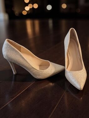 Steve Madden Sparkle Pointed-Toe Pumps in Gold
